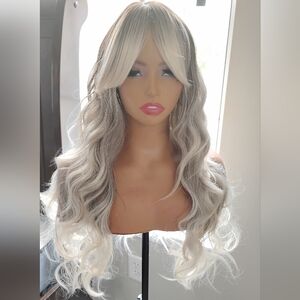 Elegant Wavy Blonde Wig